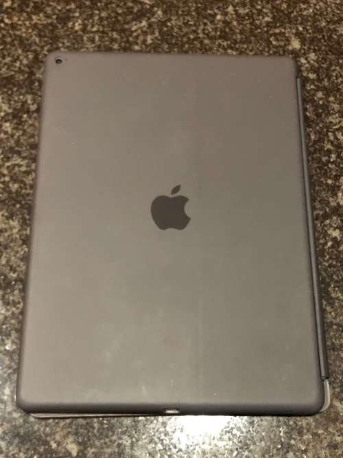 Apple iPad Pro 12.9inch 128GB WiFi Cellular (Model A1652) + Apple Smart KeyBoard Case - Immaculate