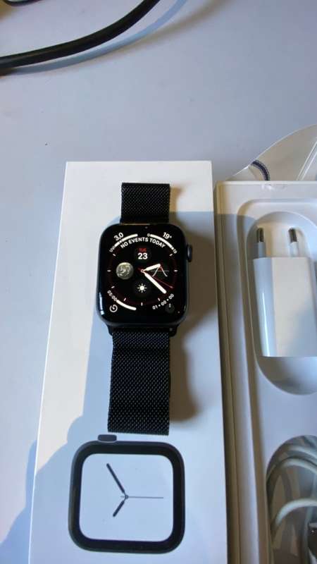 Apple Watch Series 4 - 44mm GPS Space Grey Aluminium Case