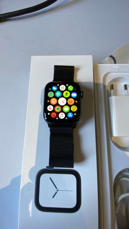 Apple Watch Series 4 - 44mm GPS Space Grey Aluminium Case