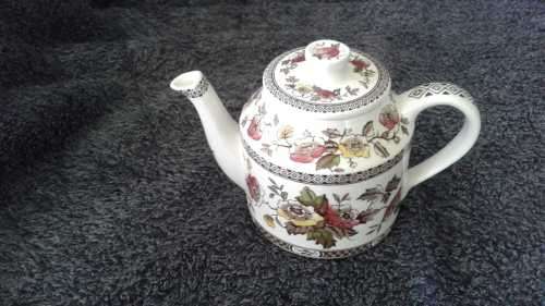 Jacobean Midwinter Teapot