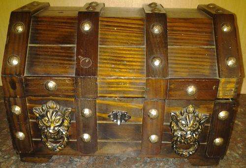 Vintage Wood Medieval Treasure Chest Barware Amber Glass Decanter Set Shot Glasses Pirates Box