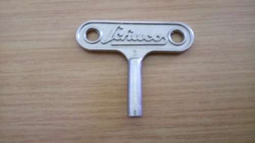 Schuco wind up key no3