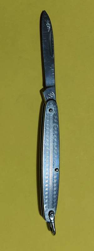 Silver-coloured Metal Pocket Knife