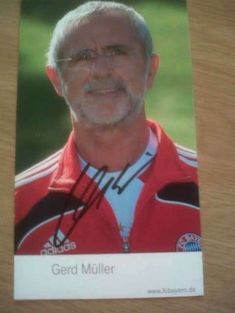 GERD MULLER (former Germany/Bayern Munich) soccer autograph - original signature