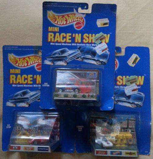 MINT Lot of 2 Hot Wheels 'MIni RACE 'N SHOW' Still on original cards