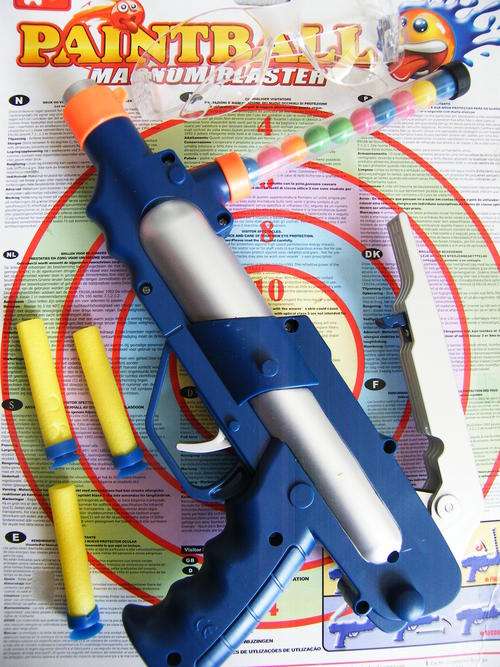 MAGNUM BLASTER 2 IN 1 PAINTBALL GUN WITH ACCESSORIES - SHOOTS PAINTBALLS AND DARTS!!!!