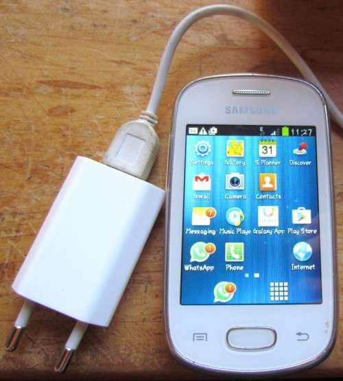 SAMSUNG SMART PHONE - WATSAPP , INTERNET + CHARGER