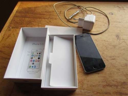 iPHONE 5S***R1 START***Excellent working order + Charger, Cracked Glass