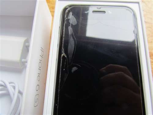 IPHONE 6S + CHARGER - CRACKED SCREEN BUT WORKS 100%