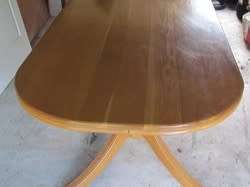 SOLID OAK DINING ROOM TABLE - GOOD CONDITION 2100mm X 1000mm
