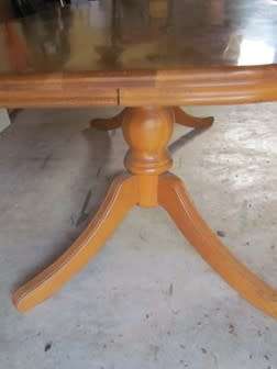 SOLID OAK DINING ROOM TABLE - GOOD CONDITION 2100mm X 1000mm