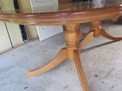 SOLID OAK DINING ROOM TABLE - GOOD CONDITION 2100mm X 1000mm