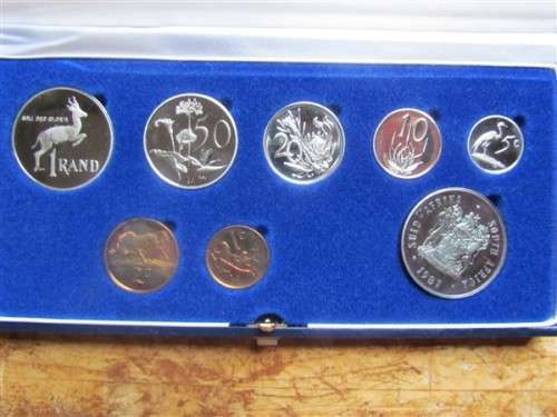 1987 PROOF SET - GETTING HARDER TO FIND - 2 X R1 COINS