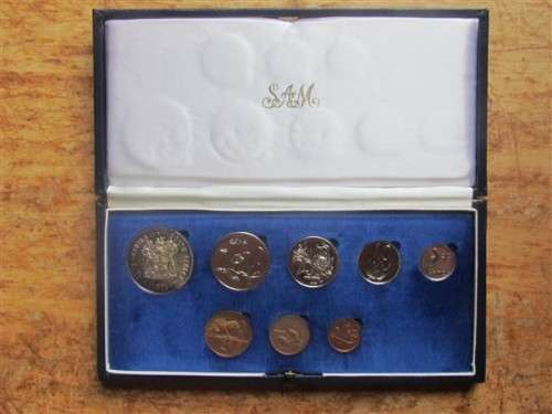 1971 PROOF SET - Excellent proof Set - Box damaged outside - Coins all proof