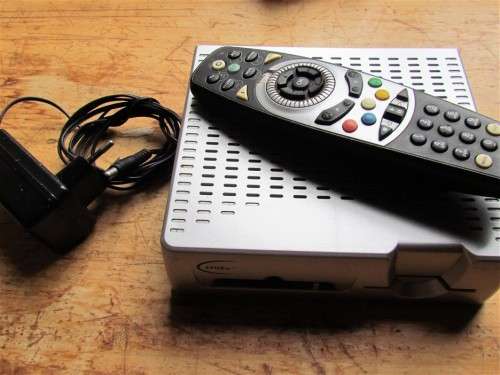 COMPACT DSTV DECODER - 100% WORKING - LOW START