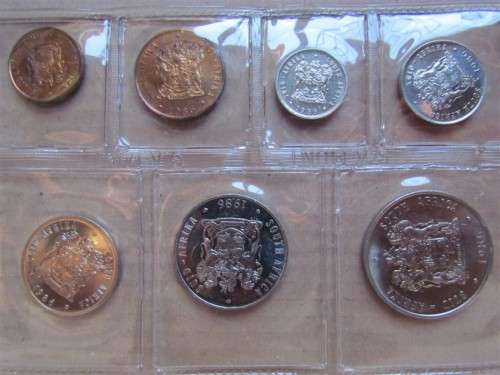 1986 UNCIRCULATED SET - AS SA MINT ISSUED - 3 X SETS AVAILABLE