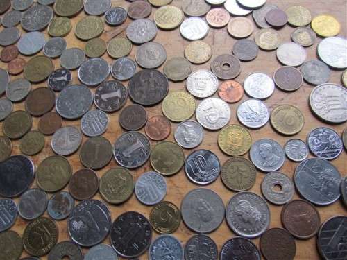 360+ World Coins in this Coin Collection in Bank Bag  ***Crazy R1 Start***