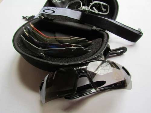 OAKLEY SPORTS SUNGLASSES + HARD CASE + 5 LENSES + SPORT STRAP **BARGAIN START**