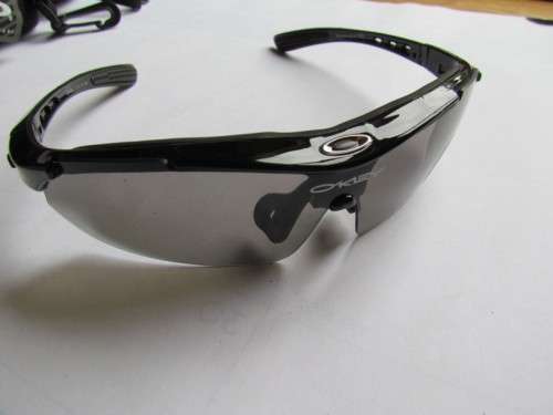 OAKLEY SPORTS SUNGLASSES + HARD CASE + 5 LENSES + SPORT STRAP **BARGAIN START**