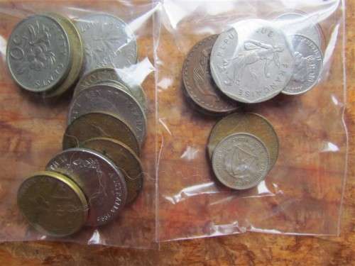 ***R1 START*** 92 X INTERNATIONAL COINS IN BAGS - 1 BID FOR ALL - SEE PICS