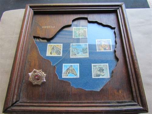 **R1 START**RHODESIAN SERVICE CORPS CAP BADGE + CRACKED FRAME