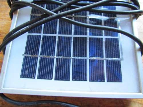 SOLAR PANEL CHARGER - EXCELLENT CONDITION - LOW START