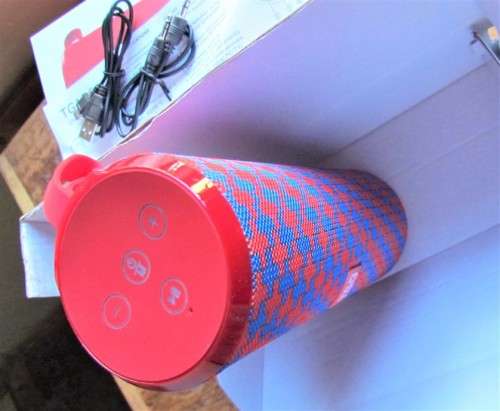 **R1 START*** BLUE TOOTH SPEAKER NEW,LARGE ,POWERFUL,LOUD