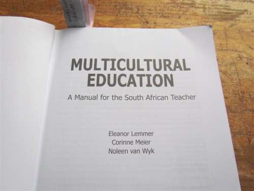 UNISA TEXTBOOK - MULTICULTURAL EDUCATION - MANUAL FOR SA TEACHERS