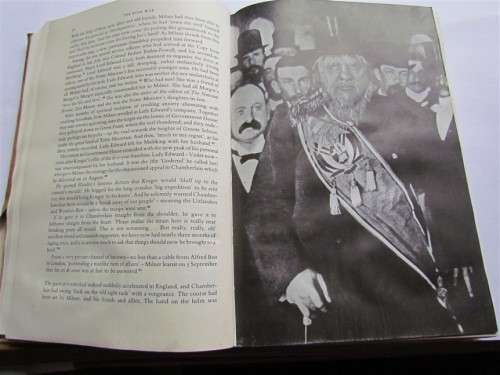 THE BOER WAR - THOMAS PACKENHAM - GREAT PHOTOGRAPHS , book recovered well from moisture