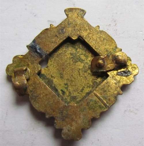 BUDE ENGLAND BEAUTIFUL ENAMELLED VINTAGE BADGE
