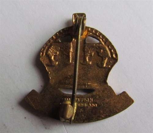 GEORGE VI - QUEEN ELIZABETH COLOURED ENAMELLED BADGE