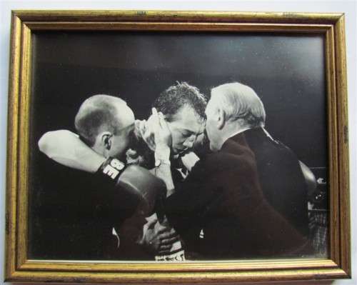Original Boxing Press Photo - Alan Minter, trainer Terry Lawless, after Marvin Hagler