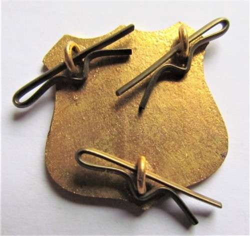 Vintage High Quality Enamelled 3 Pin Badge - Unknown but well made