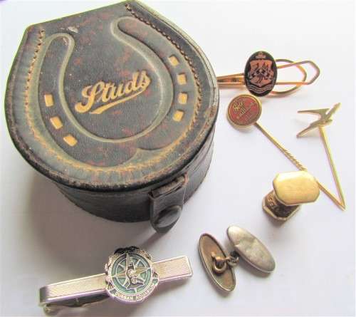 VINTAGE CUFF LINKS LEATHER BOX + BADGES,PINS 1 BID