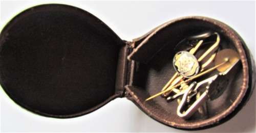 VINTAGE CUFF LINKS LEATHER BOX + BADGES,PINS 1 BID
