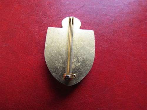 VINTAGE OLD EDWARDIAN BOWLING CLUB BADGE