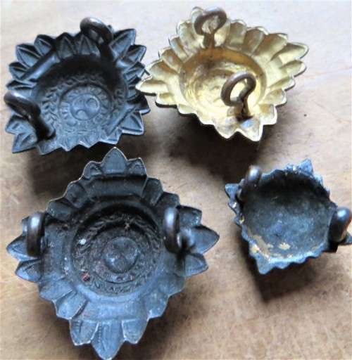 4 x Vintage Officer`s Pips - 1 Bid