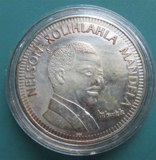 1999 NELSON MANDELA COMMEMORATIVE MEDALLION - Crown size