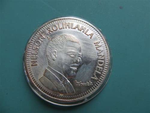 1999 NELSON MANDELA COMMEMORATIVE MEDALLION - Crown size