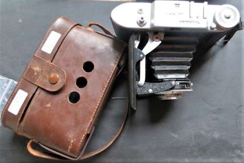 Voightlander Bessa 1 Camera + original leather case - Do not know if working