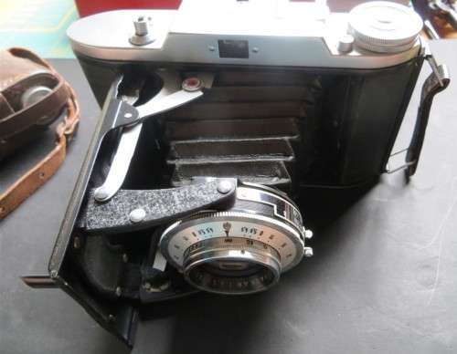 Voightlander Bessa 1 Camera + original leather case - Do not know if working