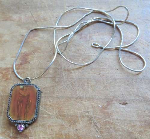 PENDANT ON NECKLACE - NO CATCH ON NECKLACE