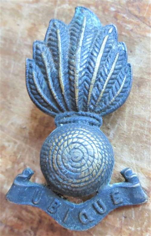 Royal Artillery Ubique 7-Flamed Grenadiers Bronze Officers`collar badge