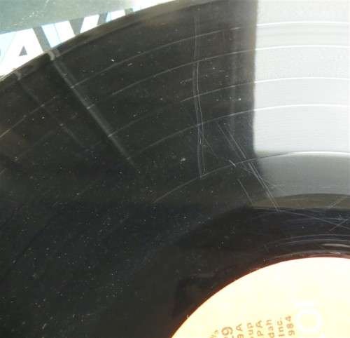 David Bowie Fame & Fashion -Vintage Vinyl LP Cover damaged & LP scratched see pics