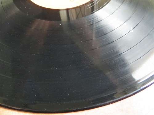 David Bowie Fame & Fashion -Vintage Vinyl LP Cover damaged & LP scratched see pics