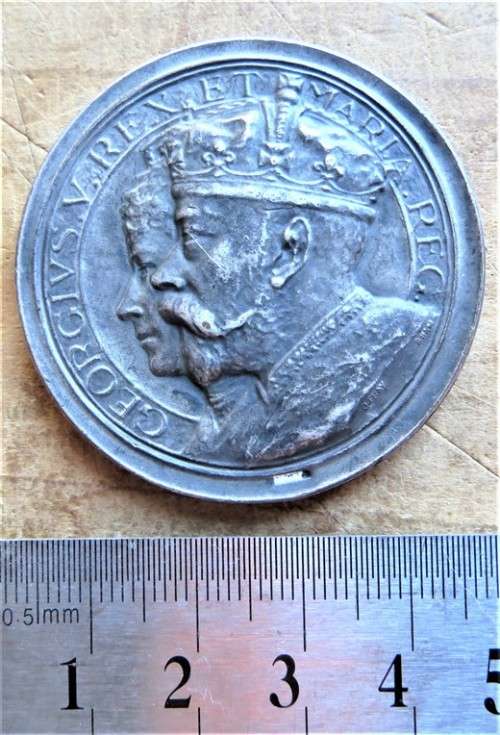 1911 King George V & Queen Mary Large Medallion 44mm Unknown Metal