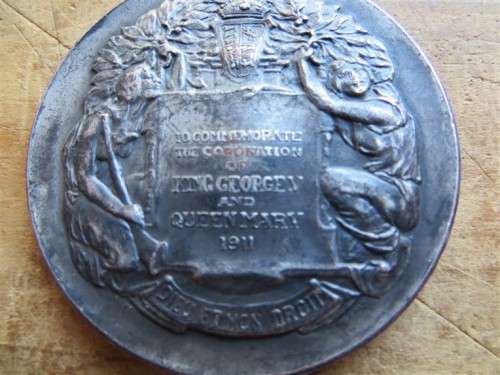 1911 King George V & Queen Mary Large Medallion 44mm Unknown Metal