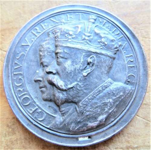 1911 King George V & Queen Mary Large Medallion 44mm Unknown Metal