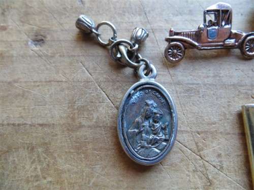 Assorted Vintage Badges - Soroptemist International + 1 Bid