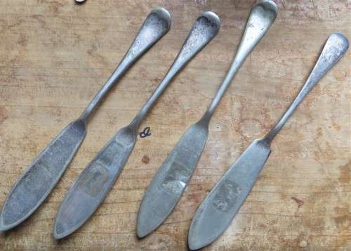 4 x EPNS marked Fish Knives - 1 Bid for all